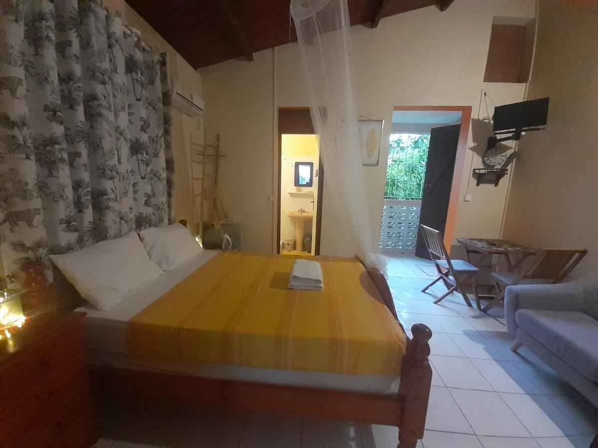 Studio Independant Chez L Habitant- Grand-Bourg  المظهر الخارجي الصورة